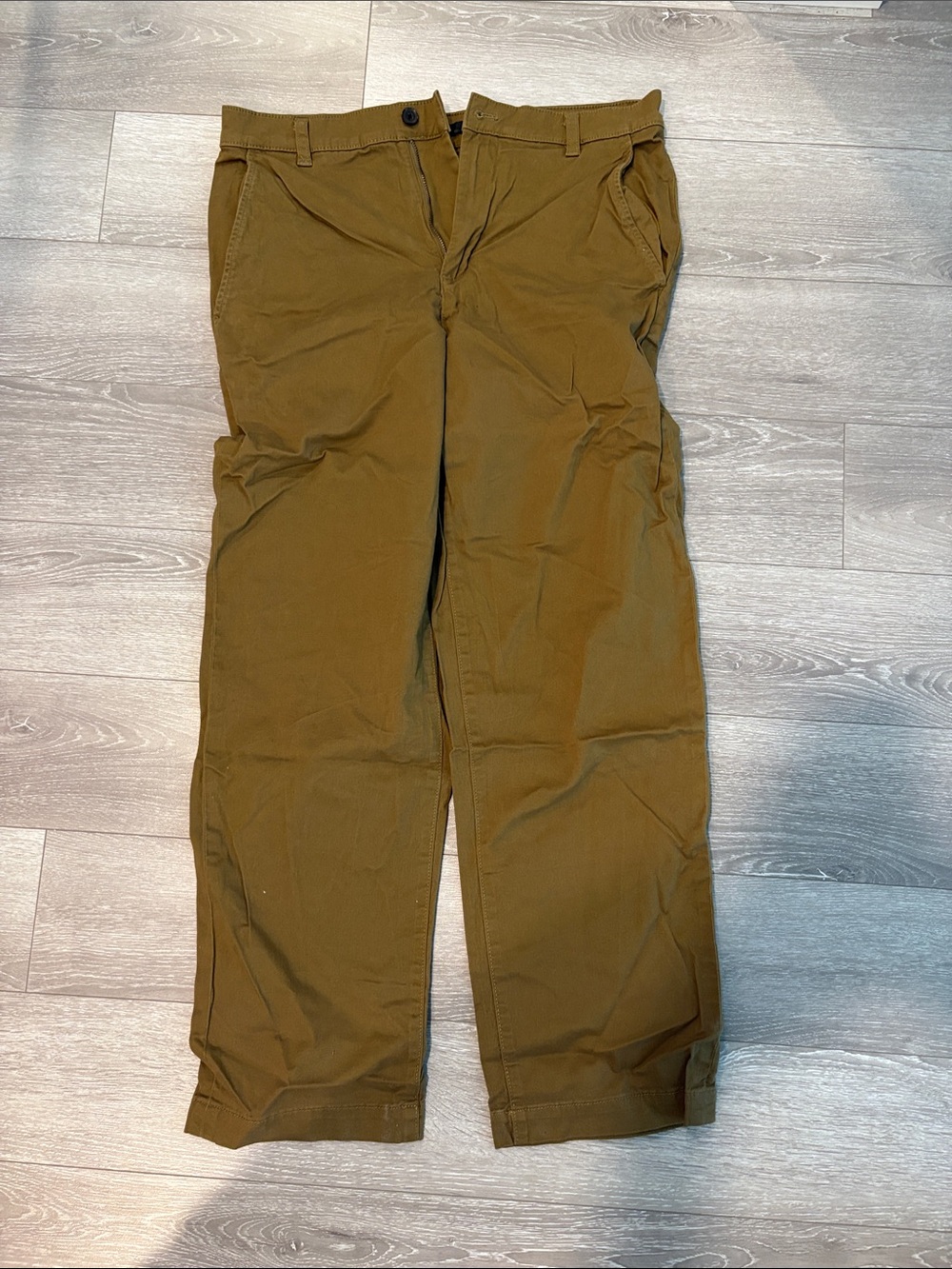 Oak and Fort Men's Straight-Fit Chino Pants in Olive